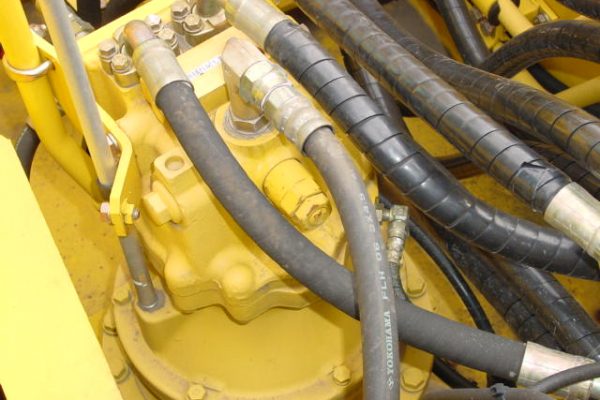 تعمیر هیدرو موتور گردان بیل کوماتسو